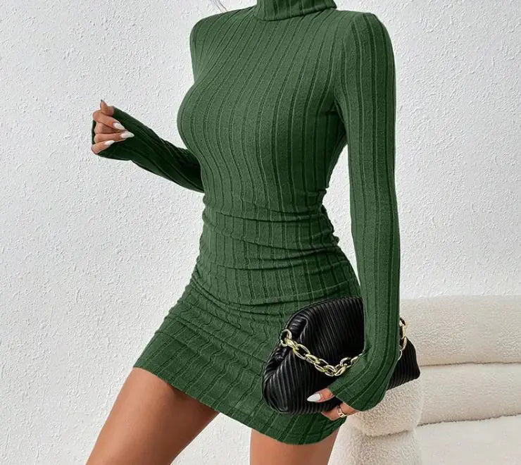 Robe élégante en maille moulante à col roulé